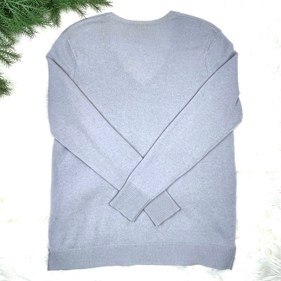 🚫SOLD!*|•MINNIE ROSE•| 100% Cashmere Lavender V-Neck Sweater - Picture 2 of 9